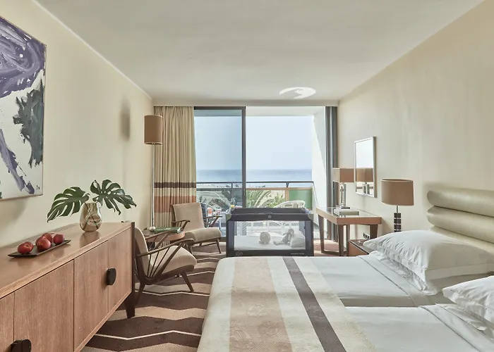 Отель Seaside Palm 5*